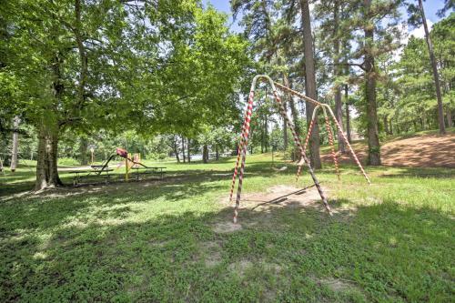 Lakefront Livingston Home With Community Pool!