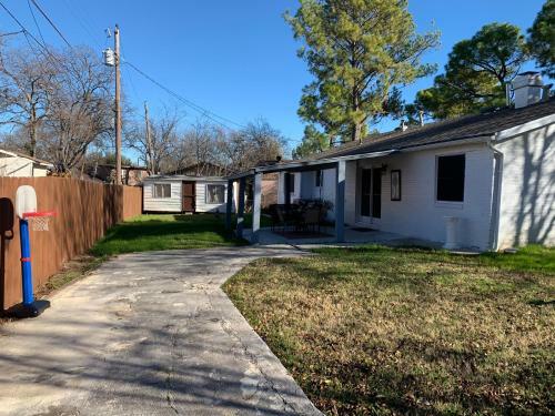 Oasis Near Dfw Airport With Mediterranean Setting