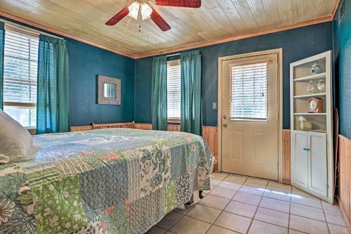 Llano Home With Yard Walk To Restaurants!