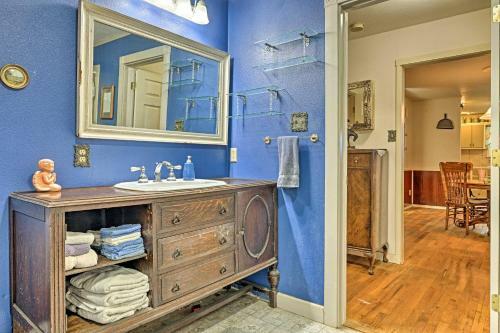 Llano Home With Yard Walk To Restaurants!