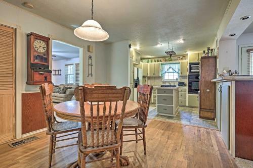 Llano Home With Yard Walk To Restaurants!