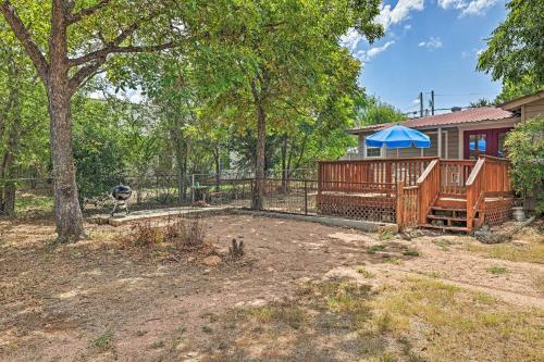 Llano Home With Yard Walk To Restaurants!