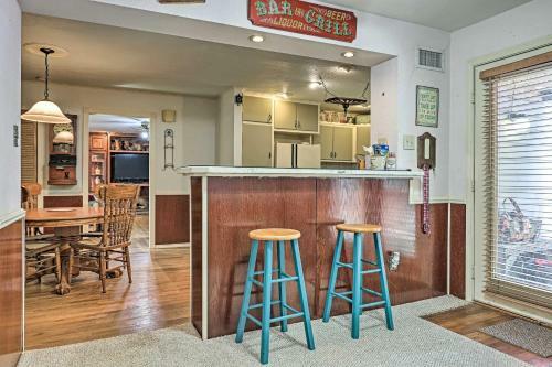 Llano Home With Yard Walk To Restaurants!