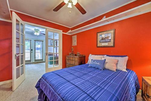 Llano Home With Yard Walk To Restaurants!