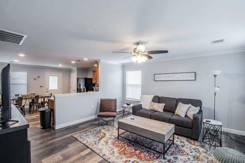 Newly Minted Bungalow, Near Austin