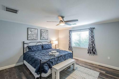 Newly Minted Bungalow, Near Austin