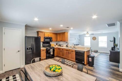 Newly Minted Bungalow, Near Austin