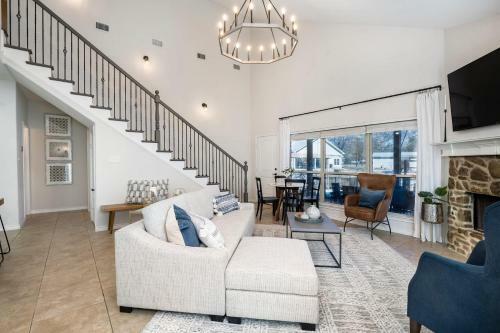 Luxury Lakefront Getaway