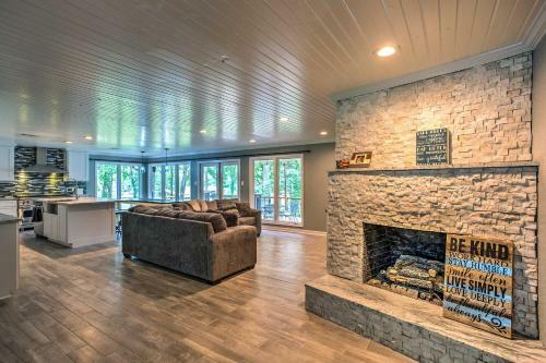Star Harbor Lake House With Dock, Deck And 2 Boat Lifts