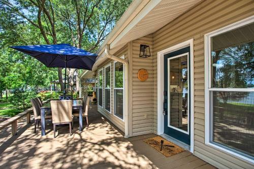 Cedar Creek Lakefront Home, Game Room And Dock!