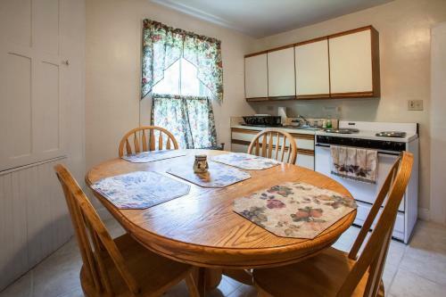 Hostal Village Suites