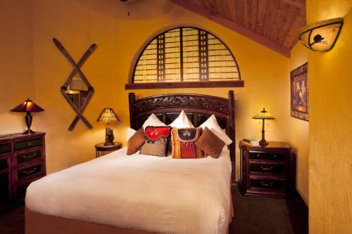 Hotel Alpine Village Suites