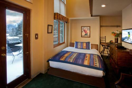 Hotel Alpine Village Suites