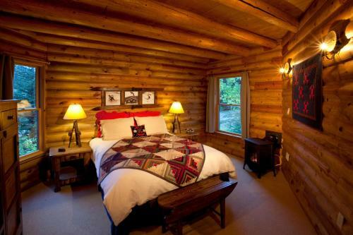 Hotel Alpine Village Suites