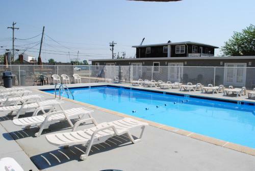 Shore Point Motel