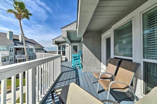 Apartamento Coastal Condo With Outdoor Pool - Pets Welcome!