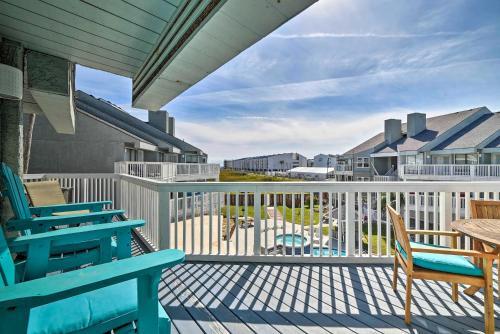 Apartamento Coastal Condo With Outdoor Pool - Pets Welcome!