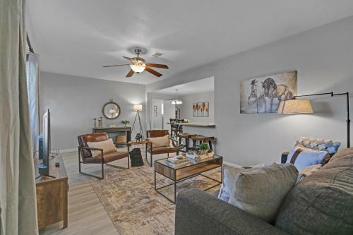Beautiful Pet Friendly Home In Central Location! Home