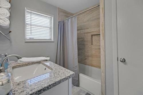 Beautiful Pet Friendly Home In Central Location! Home