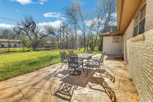Beautiful Pet Friendly Home In Central Location! Home