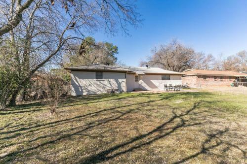 Beautiful Pet Friendly Home In Central Location! Home