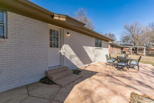 Beautiful Pet Friendly Home In Central Location! Home