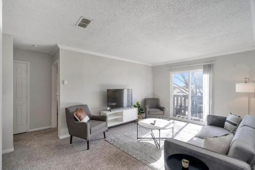 Perfect Cozy Condo Near Midland College