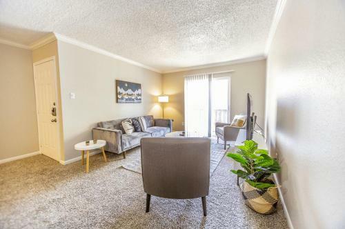 Relaxing Midland 1br - Pool - Balcony