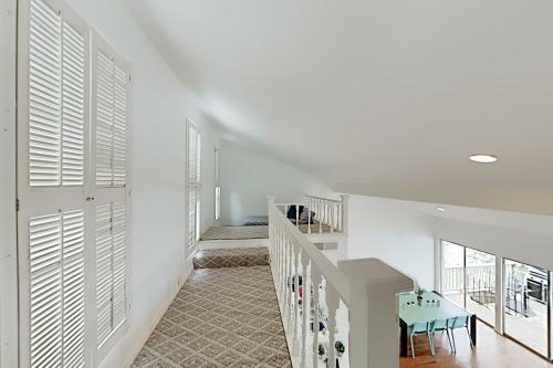 Lakepoint Cove Retreat