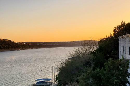 Lakepoint Cove Retreat