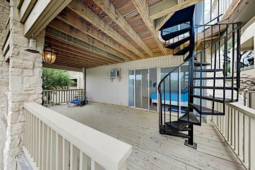 Lakepoint Cove Retreat