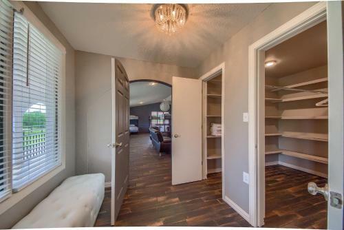 Hill Country Getaway Br 2230b