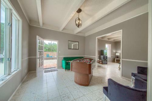 Hill Country Getaway Br 2230b