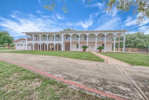 Hill Country Getaway Br 2230b