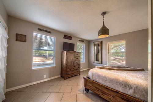 Hill Country Getaway Br 2230b