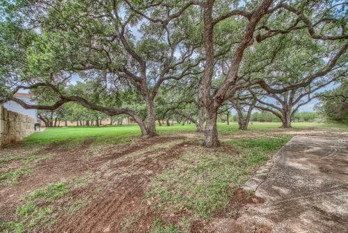 Hill Country Getaway Br 2230b
