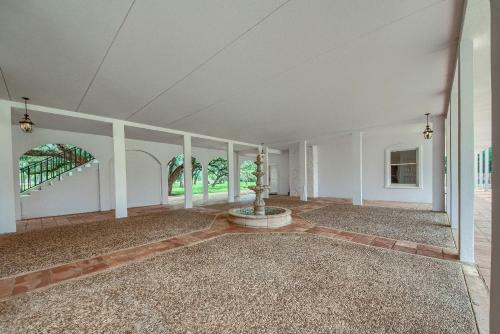 Hill Country Getaway Br 2230b