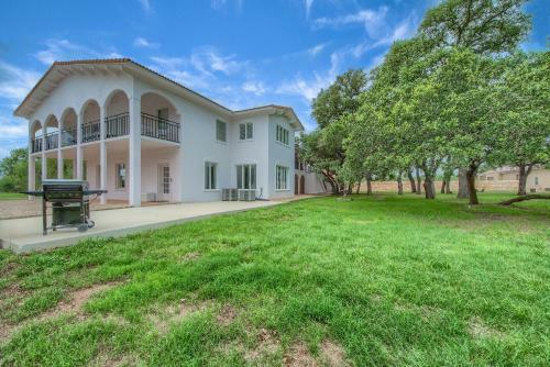 Hill Country Getaway Br 2230b
