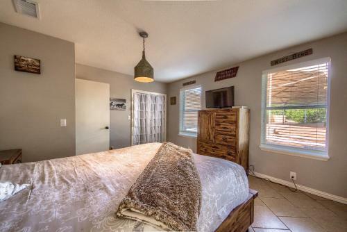 Hill Country Getaway Br 2230b