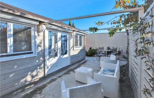 Nice Home In Manduel With 1 Bedrooms