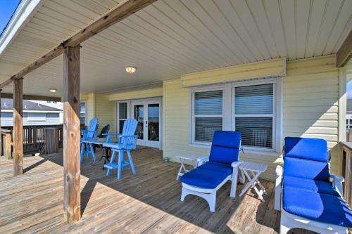 Beachfront Galveston Getaway With Deck And Views!