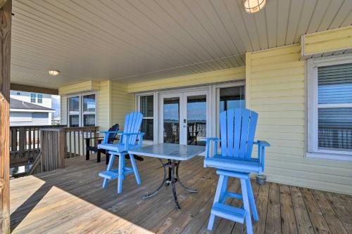 Beachfront Galveston Getaway With Deck And Views!