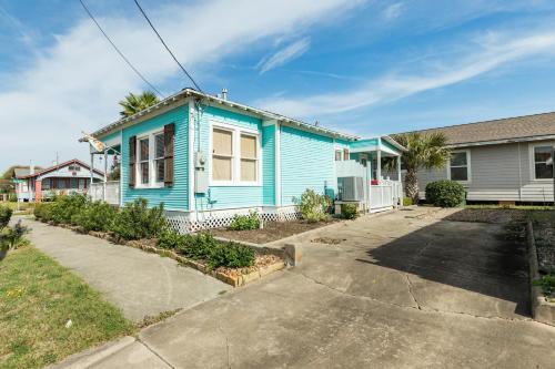 Sunny Retreat In Galveston