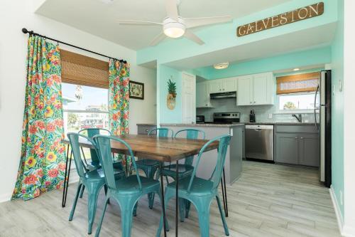 Aloha House - Classy Decor And Finishes - Easy Beach Access!