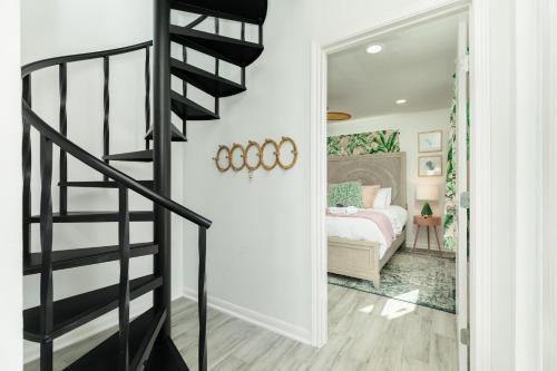 Aloha House - Classy Decor And Finishes - Easy Beach Access!