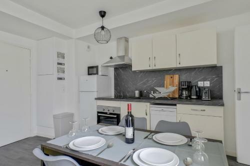 Chic Apart With Parking And Balcony