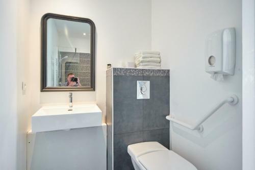 Hostal Carre Saint Pierre & Restaurant