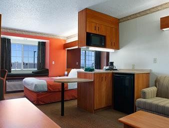Hotel Raton Microtel Inn & Suites