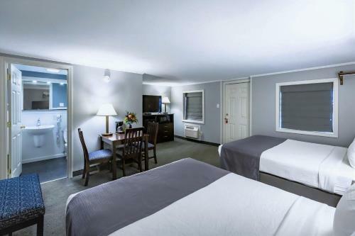 Hotel Mt. Madison Inn & Suites