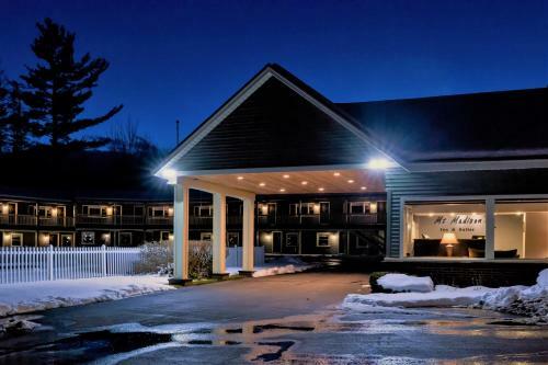 Hotel Mt. Madison Inn & Suites